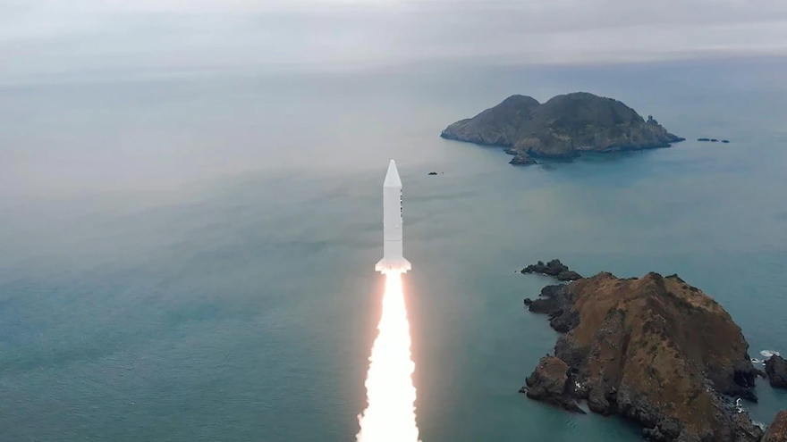 Hàn Quốc phóng thành công tên lửa sử dụng nhiện liệu rắn